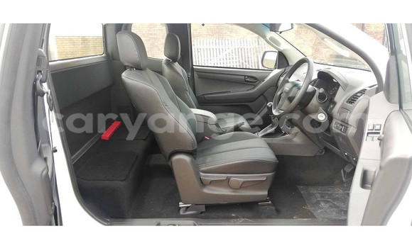 Acheter Occasion Voiture Isuzu KB Blanc à Windhoek, Namibie Acheter Occasion Voiture Isuzu KB Blanc à Windhoek, Namibie