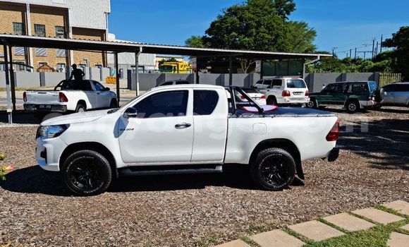 Acheter Occasion Voiture Toyota Hilux Blanc à Windhoek, Namibie Acheter Occasion Voiture Toyota Hilux Blanc à Windhoek, Namibie