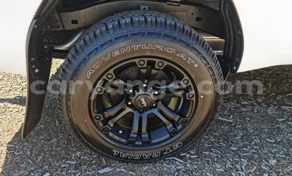 Acheter Occasion Voiture Toyota Hilux Blanc à Windhoek, Namibie Acheter Occasion Voiture Toyota Hilux Blanc à Windhoek, Namibie