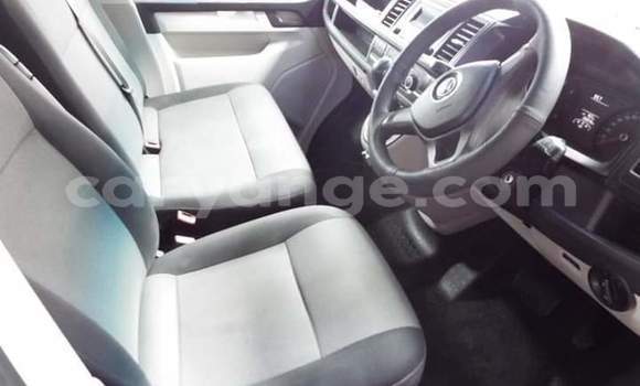 Acheter Occasion Voiture Volkswagen Transporter Blanc à Windhoek, Namibie Acheter Occasion Voiture Volkswagen Transporter Blanc à Windhoek, Namibie