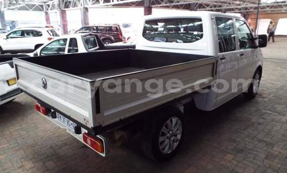 Acheter Occasion Voiture Volkswagen Transporter Blanc à Windhoek, Namibie Acheter Occasion Voiture Volkswagen Transporter Blanc à Windhoek, Namibie