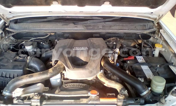 Acheter Occasion Voiture Isuzu KB Blanc à Windhoek, Namibie Acheter Occasion Voiture Isuzu KB Blanc à Windhoek, Namibie