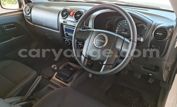 Acheter Occasion Voiture Isuzu KB Blanc à Windhoek, Namibie Acheter Occasion Voiture Isuzu KB Blanc à Windhoek, Namibie