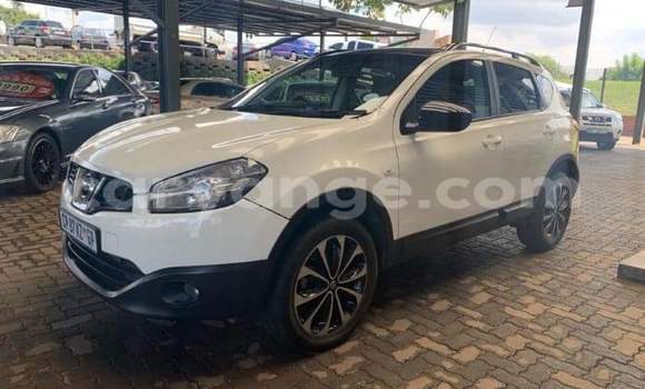 Buy Used Nissan Qashqai White Car in Windhoek in Namibia