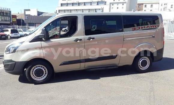 Acheter Occasion Voiture Ford Tourneo Custom Beige à Windhoek, Namibie Acheter Occasion Voiture Ford Tourneo Custom Beige à Windhoek, Namibie