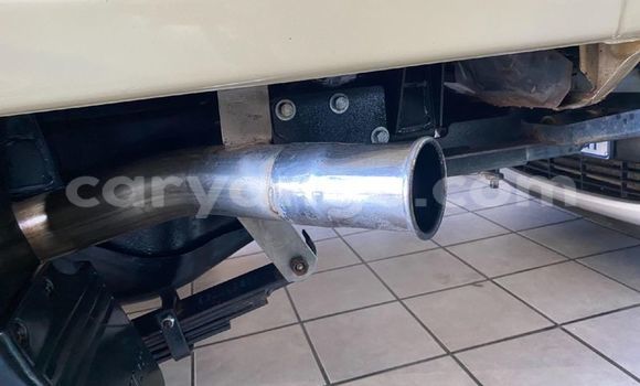 Acheter Occasion Voiture Toyota Land Cruiser Beige à Windhoek, Namibie Acheter Occasion Voiture Toyota Land Cruiser Beige à Windhoek, Namibie