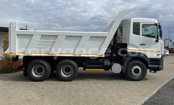 Acheter Occasion Utilitaire Nissan UD Blanc à Windhoek, Namibie Acheter Occasion Utilitaire Nissan UD Blanc à Windhoek, Namibie