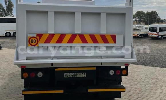 Acheter Occasion Utilitaire Nissan UD Blanc à Windhoek, Namibie Acheter Occasion Utilitaire Nissan UD Blanc à Windhoek, Namibie