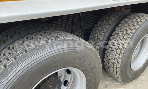 Acheter Occasion Utilitaire Nissan UD Blanc à Windhoek, Namibie Acheter Occasion Utilitaire Nissan UD Blanc à Windhoek, Namibie