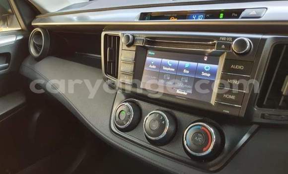 Acheter Occasion Voiture Toyota RAV4 Blanc à Walvis Bay, Namibie Acheter Occasion Voiture Toyota RAV4 Blanc à Walvis Bay, Namibie