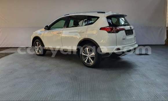 Acheter Occasion Voiture Toyota RAV4 Blanc à Walvis Bay, Namibie Acheter Occasion Voiture Toyota RAV4 Blanc à Walvis Bay, Namibie