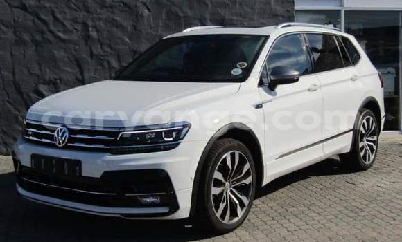 Buy Used Volkswagen Tiguan White Car in Oranjemund in Karas