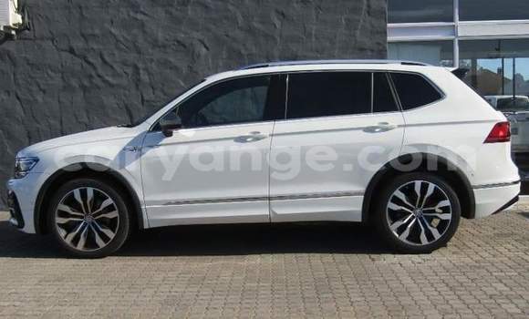 Buy Used Volkswagen Tiguan White Car in Oranjemund in Karas Buy Used Volkswagen Tiguan White Car in Oranjemund in Karas
