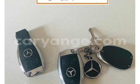 Acheter Occasion Voiture Mercedes-Benz CLA-klasse AMG Rouge à Windhoek, Namibie Acheter Occasion Voiture Mercedes-Benz CLA-klasse AMG Rouge à Windhoek, Namibie