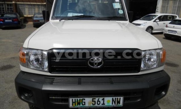 Acheter Occasion Voiture Toyota Land Cruiser Blanc à Windhoek, Namibie Acheter Occasion Voiture Toyota Land Cruiser Blanc à Windhoek, Namibie