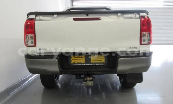 Acheter Occasion Voiture Toyota Hilux Blanc à Windhoek, Namibie Acheter Occasion Voiture Toyota Hilux Blanc à Windhoek, Namibie