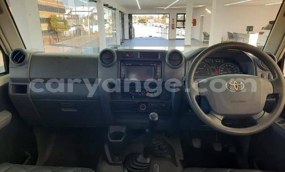 Acheter Occasion Voiture Toyota Land Cruiser Blanc à Windhoek, Namibie Acheter Occasion Voiture Toyota Land Cruiser Blanc à Windhoek, Namibie