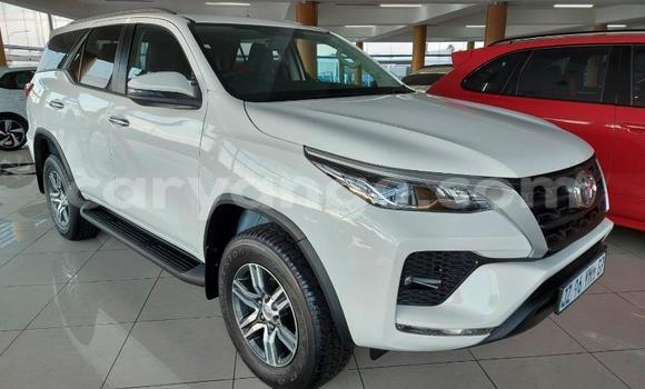 Acheter Occasion Voiture Toyota Fortuner Blanc à Karasburg, Karas Acheter Occasion Voiture Toyota Fortuner Blanc à Karasburg, Karas