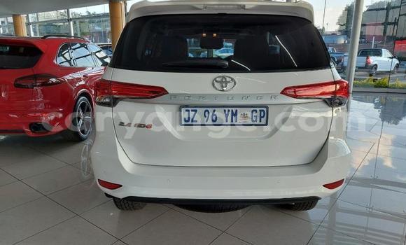 Acheter Occasion Voiture Toyota Fortuner Blanc à Karasburg, Karas Acheter Occasion Voiture Toyota Fortuner Blanc à Karasburg, Karas