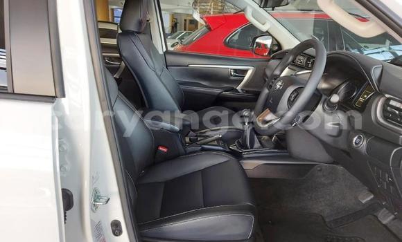 Acheter Occasion Voiture Toyota Fortuner Blanc à Karasburg, Karas Acheter Occasion Voiture Toyota Fortuner Blanc à Karasburg, Karas