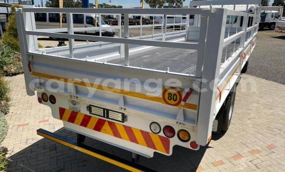 Buy Used Hino 300 Series White Truck in Gobabis in Omaheke Buy Used Hino 300 Series White Truck in Gobabis in Omaheke