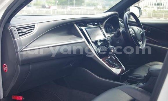 Acheter Occasion Voiture Toyota Harrier Blanc à Windhoek, Namibie Acheter Occasion Voiture Toyota Harrier Blanc à Windhoek, Namibie