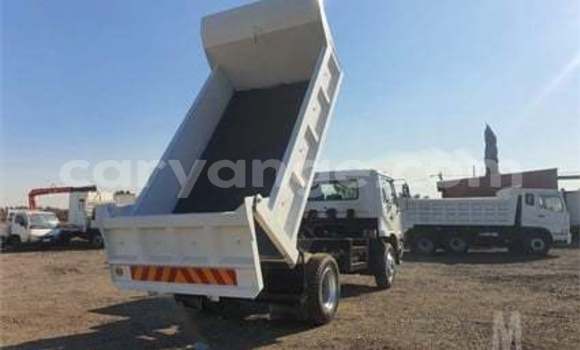 Buy Used Nissan UD White Truck in Walvis Bay in Namibia Buy Used Nissan UD White Truck in Walvis Bay in Namibia