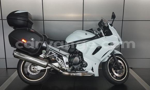 Buy Used Suzuki GSX White Bike in Windhoek in Namibia Buy Used Suzuki GSX White Bike in Windhoek in Namibia