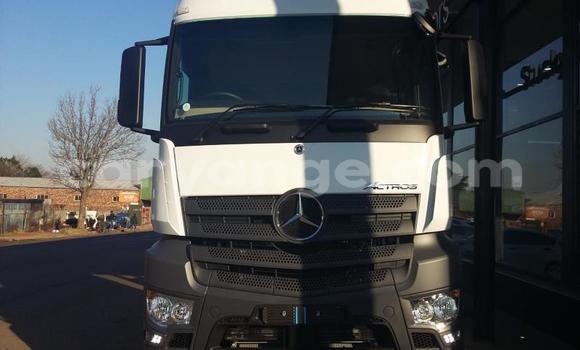 Buy Used Mercedes‒Benz Truck White Truck in Windhoek in Namibia Buy Used Mercedes‒Benz Truck White Truck in Windhoek in Namibia