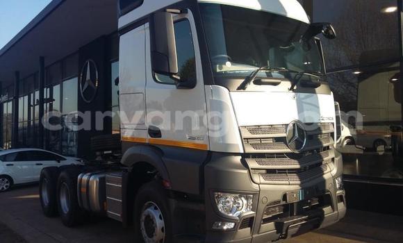 Buy Used Mercedes‒Benz Truck White Truck in Windhoek in Namibia Buy Used Mercedes‒Benz Truck White Truck in Windhoek in Namibia