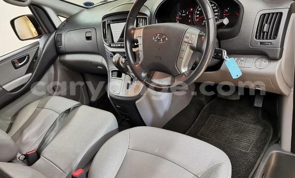 Acheter Occasion Voiture Hyundai H1 Gris à Windhoek, Namibie Acheter Occasion Voiture Hyundai H1 Gris à Windhoek, Namibie