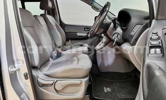 Acheter Occasion Voiture Hyundai H1 Gris à Windhoek, Namibie Acheter Occasion Voiture Hyundai H1 Gris à Windhoek, Namibie