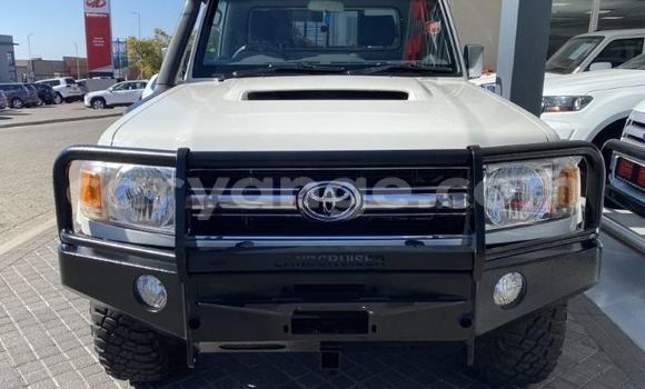 Buy Used Toyota Land Cruiser White Car in Warmbad in Karas
