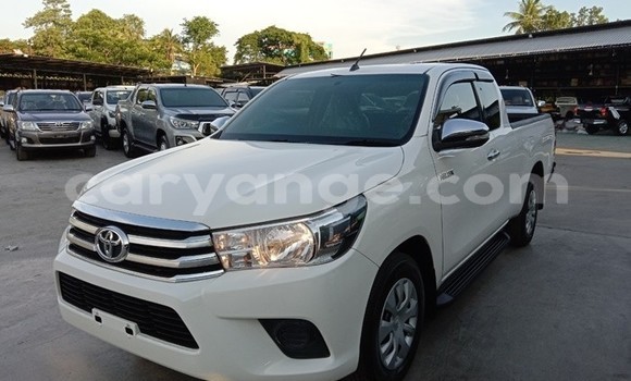 Buy Used Toyota Hilux White Car in Windhoek in Namibia