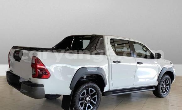 Buy Used Toyota Hilux White Car in Gobabis in Omaheke Buy Used Toyota Hilux White Car in Gobabis in Omaheke