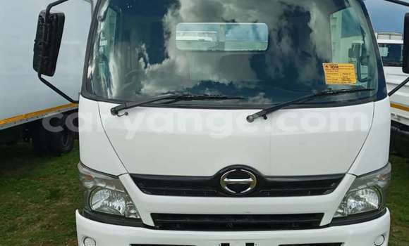 Acheter Occasion Utilitaire Hino 300 Series Blanc à Windhoek, Namibie Acheter Occasion Utilitaire Hino 300 Series Blanc à Windhoek, Namibie