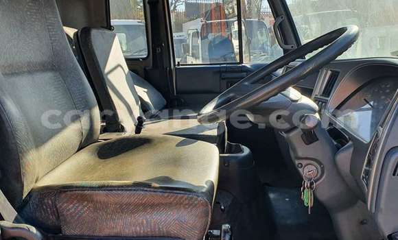 Acheter Occasion Utilitaire Nissan UD Blanc à Windhoek, Namibie Acheter Occasion Utilitaire Nissan UD Blanc à Windhoek, Namibie