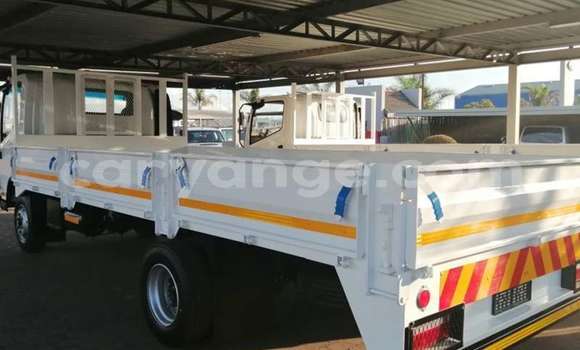 Acheter Occasion Utilitaire Mitsubishi L400 Blanc à Windhoek, Namibie Acheter Occasion Utilitaire Mitsubishi L400 Blanc à Windhoek, Namibie