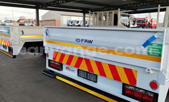 Acheter Occasion Utilitaire Mitsubishi L400 Blanc à Windhoek, Namibie Acheter Occasion Utilitaire Mitsubishi L400 Blanc à Windhoek, Namibie