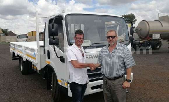 Acheter Occasion Utilitaire Mitsubishi L400 Blanc à Windhoek, Namibie Acheter Occasion Utilitaire Mitsubishi L400 Blanc à Windhoek, Namibie