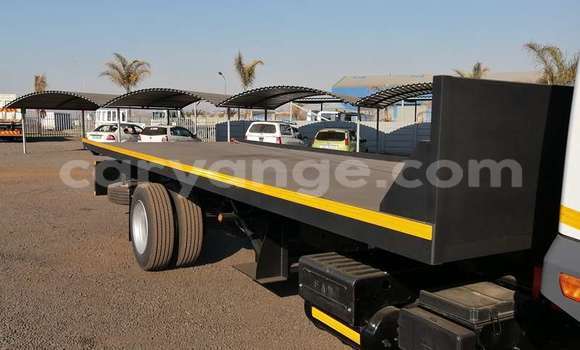 Acheter Occasion Utilitaire Mitsubishi L400 Blanc à Windhoek, Namibie Acheter Occasion Utilitaire Mitsubishi L400 Blanc à Windhoek, Namibie