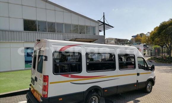 Acheter Occasion Voiture IVECO Massif Blanc à Windhoek, Namibie Acheter Occasion Voiture IVECO Massif Blanc à Windhoek, Namibie