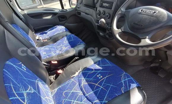 Acheter Occasion Voiture IVECO Massif Blanc à Windhoek, Namibie Acheter Occasion Voiture IVECO Massif Blanc à Windhoek, Namibie