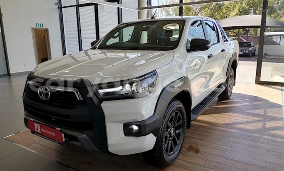 Buy Used Toyota Hilux White Car in Karasburg in Karas