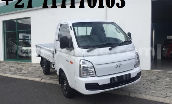 Buy Used Hyundai H200 White Car in Windhoek in Namibia