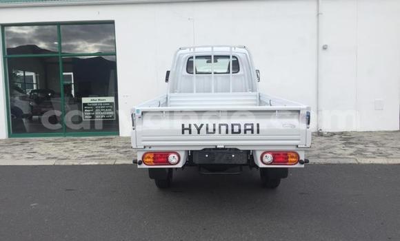 Buy Used Hyundai H200 White Car in Windhoek in Namibia Buy Used Hyundai H200 White Car in Windhoek in Namibia