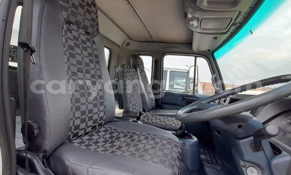 Acheter Occasion Utilitaire Nissan UD Blanc à Windhoek, Namibie Acheter Occasion Utilitaire Nissan UD Blanc à Windhoek, Namibie