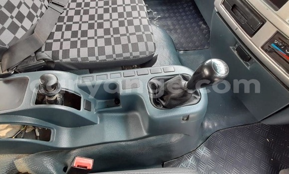 Acheter Occasion Utilitaire Nissan UD Blanc à Windhoek, Namibie Acheter Occasion Utilitaire Nissan UD Blanc à Windhoek, Namibie