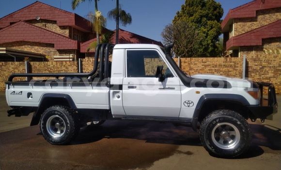 Buy Used Toyota Land Cruiser White Car in Karasburg in Karas Buy Used Toyota Land Cruiser White Car in Karasburg in Karas