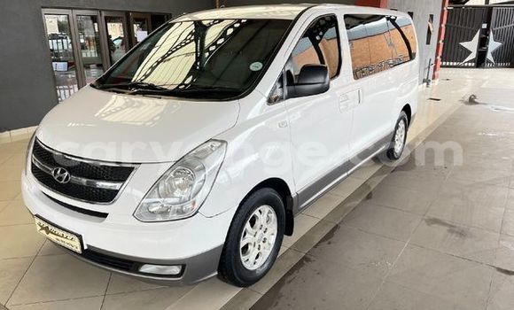 Buy Used Hyundai H1 White Car in Grootfontein in Namibia